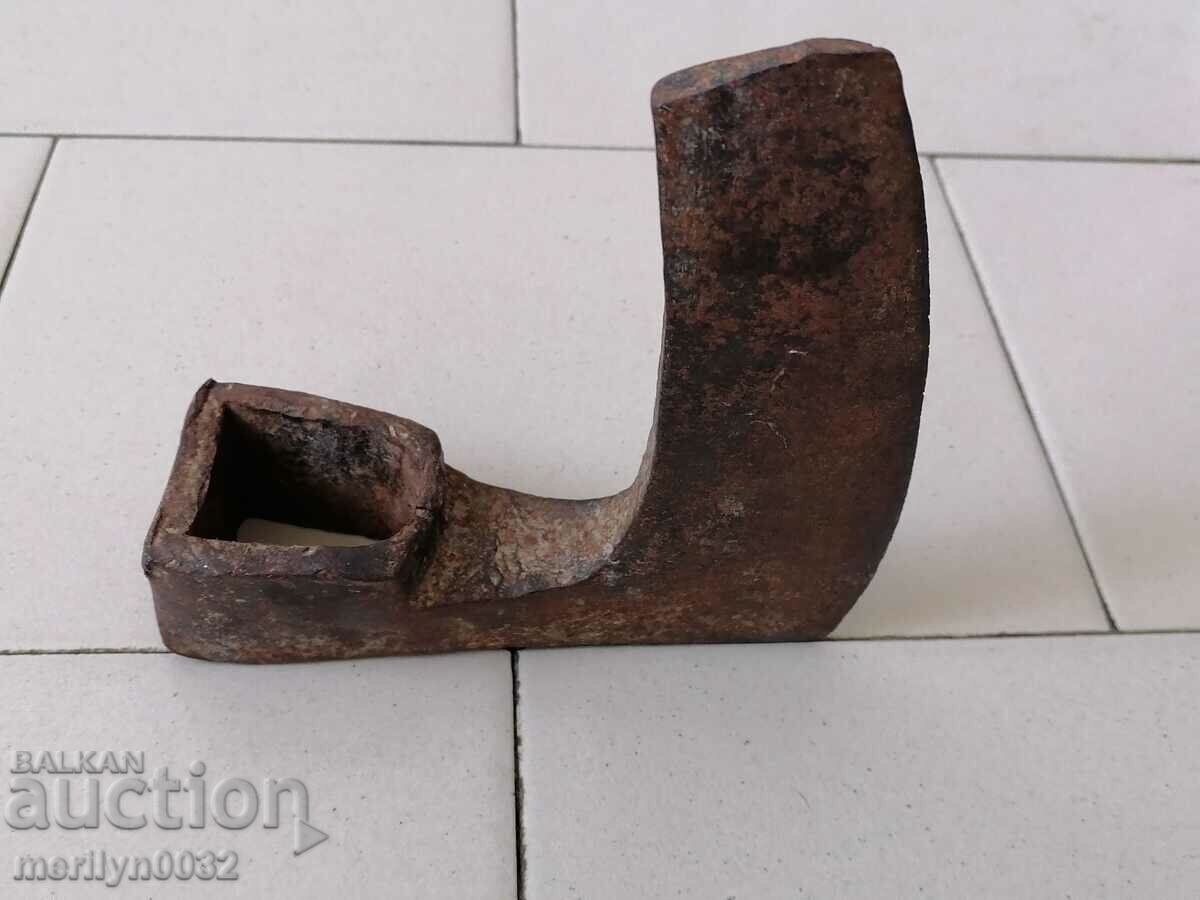 Delivery of An old ax shaft tool wrought iron Delivery of An old ax shaft tool wrought iron