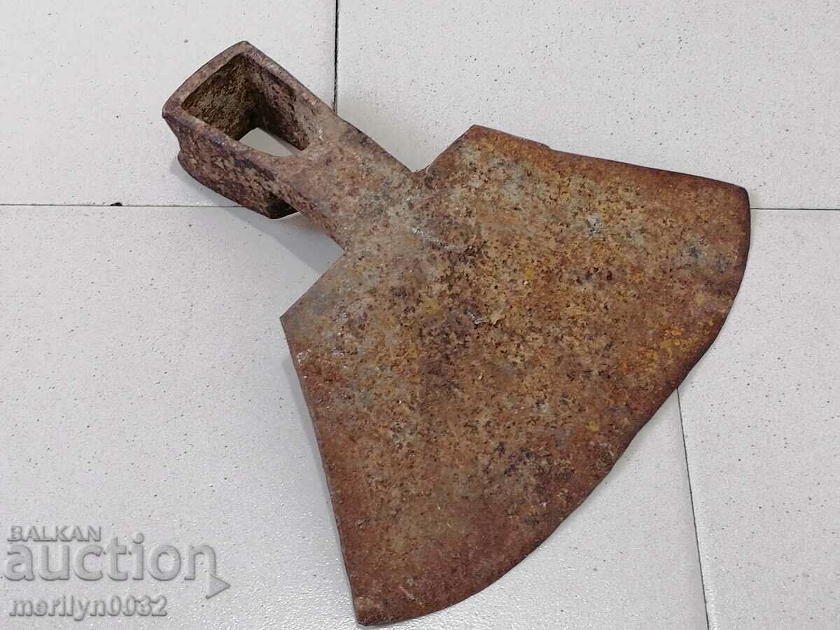 Аукцион Стара мотика, инструмент, ковано желязо Аукцион Стара мотика, инструмент, ковано желязо