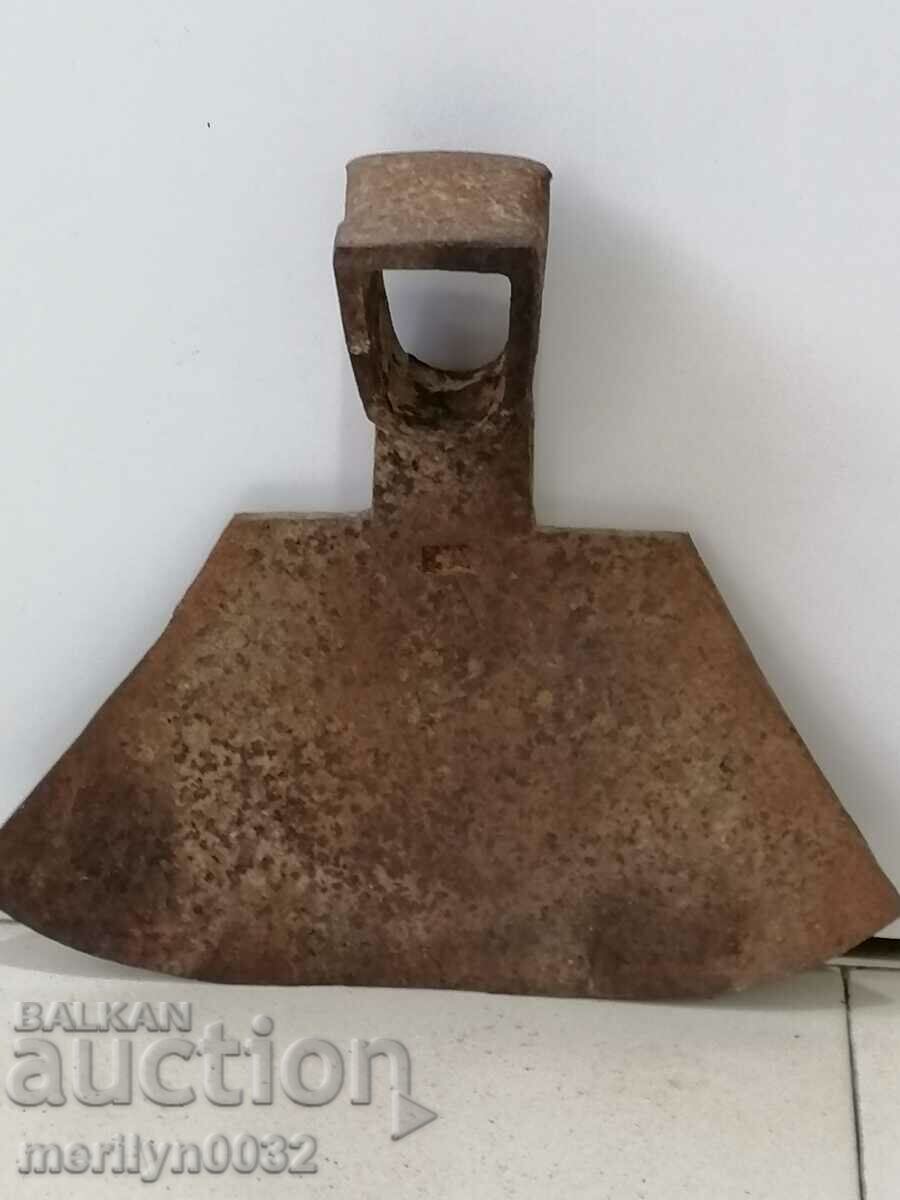 Стара  мотика, инструмент, ковано желязо