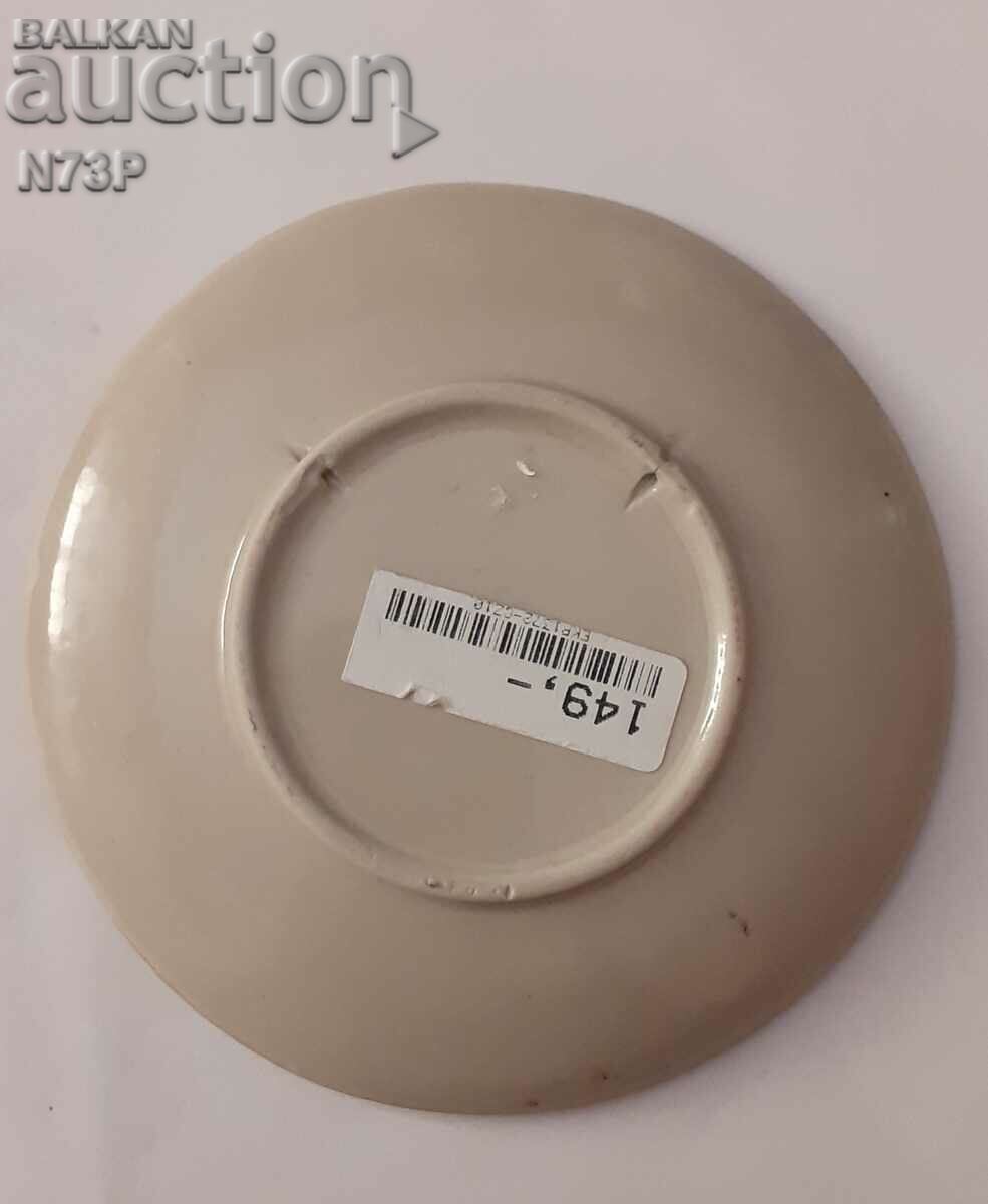 Delivery of PORCELAIN PLATE. COLLECTION. RELIEF. Delivery of PORCELAIN PLATE. COLLECTION. RELIEF.