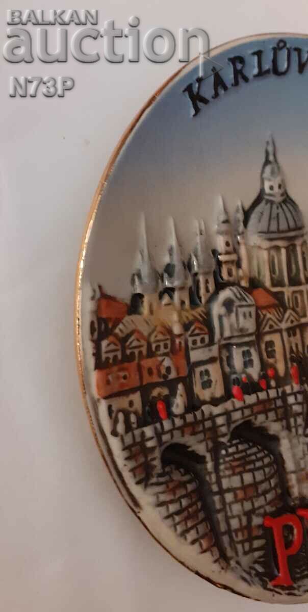 PORCELAIN PLATE. COLLECTION. RELIEF. - 5 PORCELAIN PLATE. COLLECTION. RELIEF. - 5