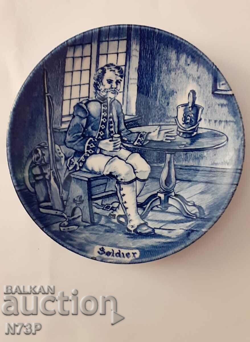 PORCELAIN PLATE. COLLECTION. SOLDIER.