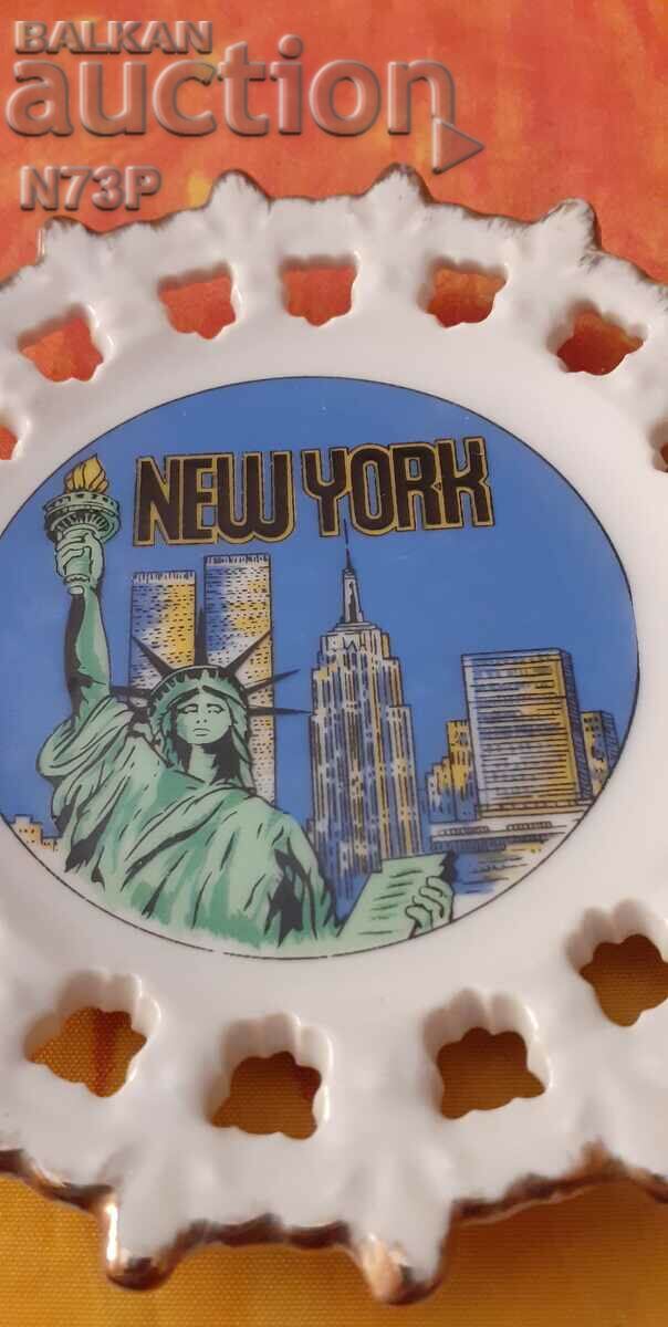 PORCELAIN PLATE. COLLECTION. HONG KONG. with price 15.00 BGN | € 7.67 PORCELAIN PLATE. COLLECTION. HONG KONG. with price 15.00 BGN | € 7.67