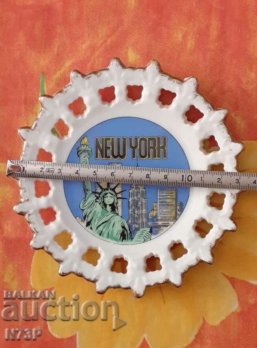 Auction PORCELAIN PLATE. COLLECTION. HONG KONG. Auction PORCELAIN PLATE. COLLECTION. HONG KONG.