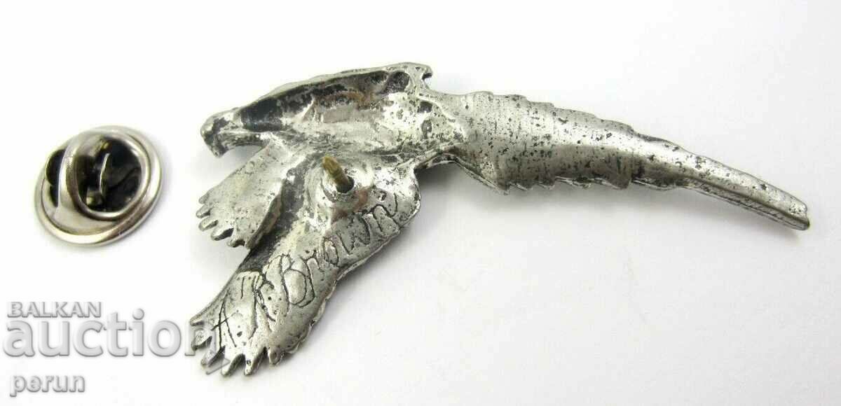 Pin din cositor de colecție Flying Bird de A.R.Brown cu preț 7.99 BGN | € 4.09 Pin din cositor de colecție Flying Bird de A.R.Brown cu preț 7.99 BGN | € 4.09