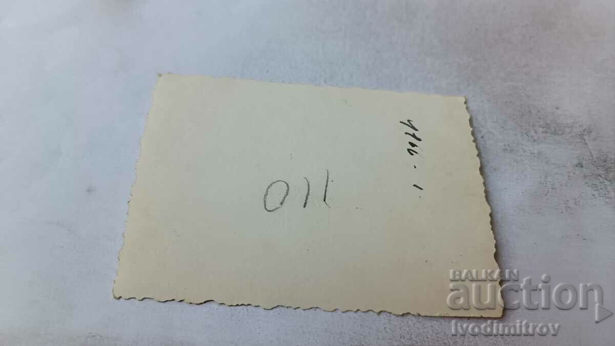 Φωτογραφία Σοφία Ένας άνδρας και δύο γυναίκες σε μια βόλτα με τιμή 2.35 BGN | € 1.20 Φωτογραφία Σοφία Ένας άνδρας και δύο γυναίκες σε μια βόλτα με τιμή 2.35 BGN | € 1.20