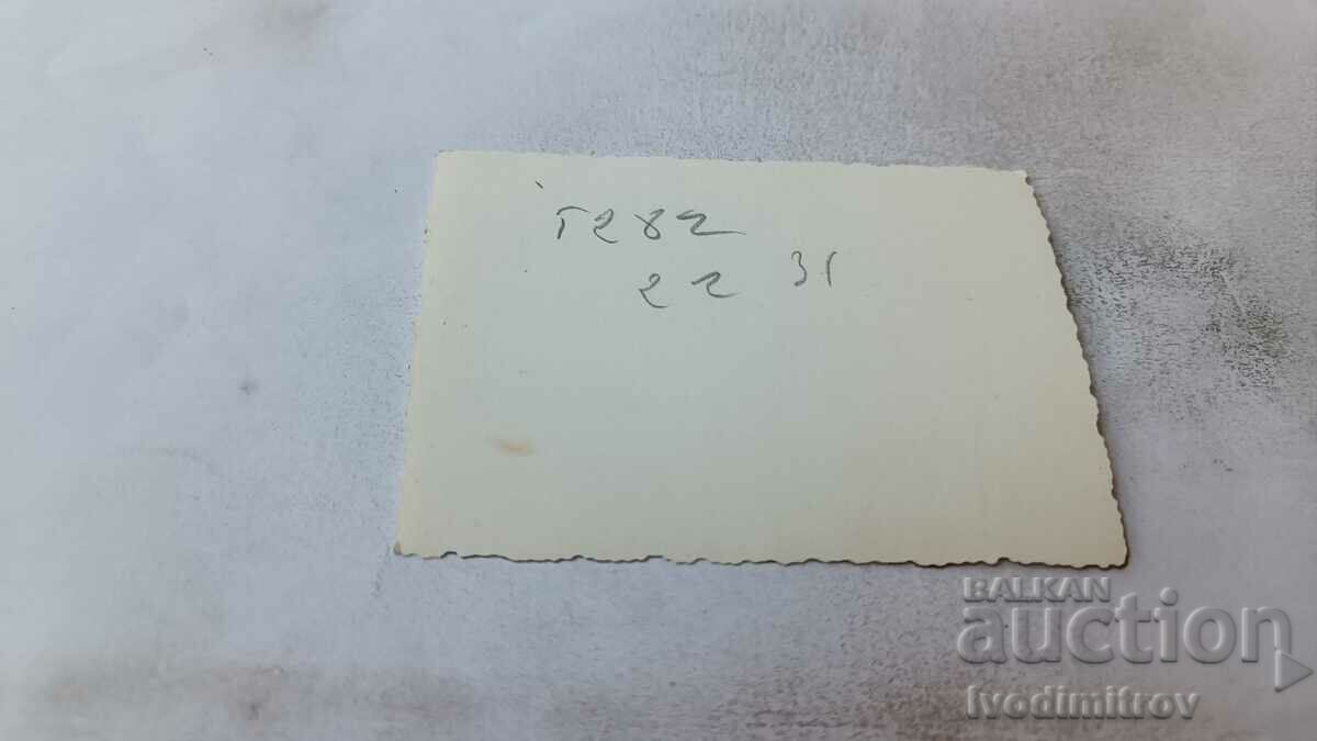 Снимка София Мъж и жена на разходка с цена 2.35 лв. | € 1.20 Снимка София Мъж и жена на разходка с цена 2.35 лв. | € 1.20