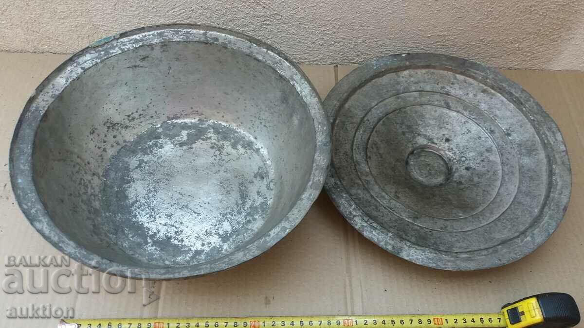 Auction EXCELLENT WROUGHT RENAISSANCE COPPER POT - PLATED Auction EXCELLENT WROUGHT RENAISSANCE COPPER POT - PLATED