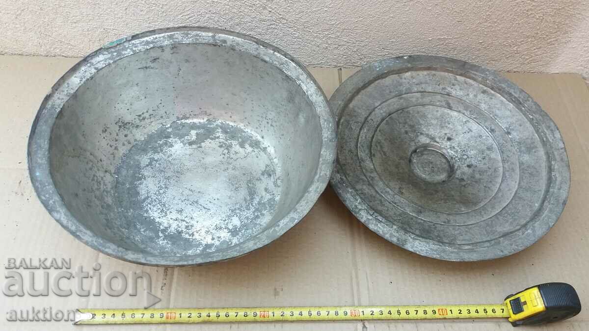 Delivery of EXCELLENT WROUGHT RENAISSANCE COPPER POT - PLATED Delivery of EXCELLENT WROUGHT RENAISSANCE COPPER POT - PLATED