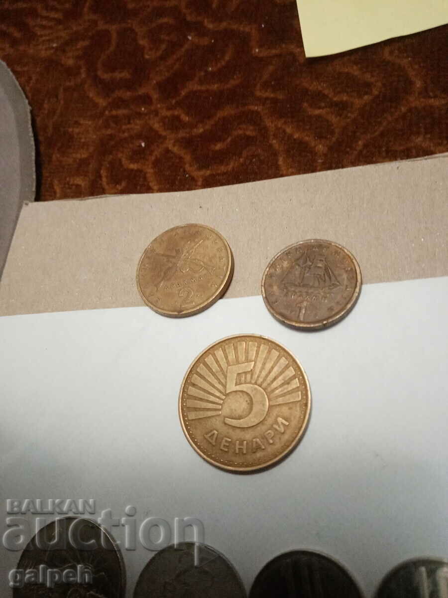 MIXED LOT OF COINS - 11 pcs. - BGN 2.5 with price 2.50 BGN | € 1.28 MIXED LOT OF COINS - 11 pcs. - BGN 2.5 with price 2.50 BGN | € 1.28