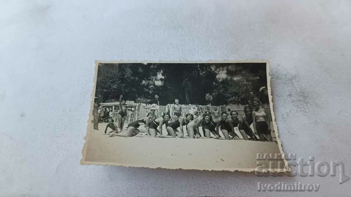 Photo Varna Boys and young girls on the beach