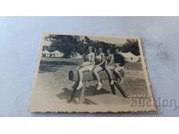 Photo Four young girls sitting on a gymnastic horse