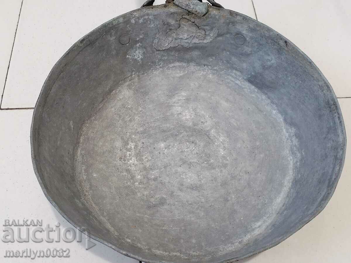 An old copper pan, a baker, a tray, a copper pot - 6 An old copper pan, a baker, a tray, a copper pot - 6