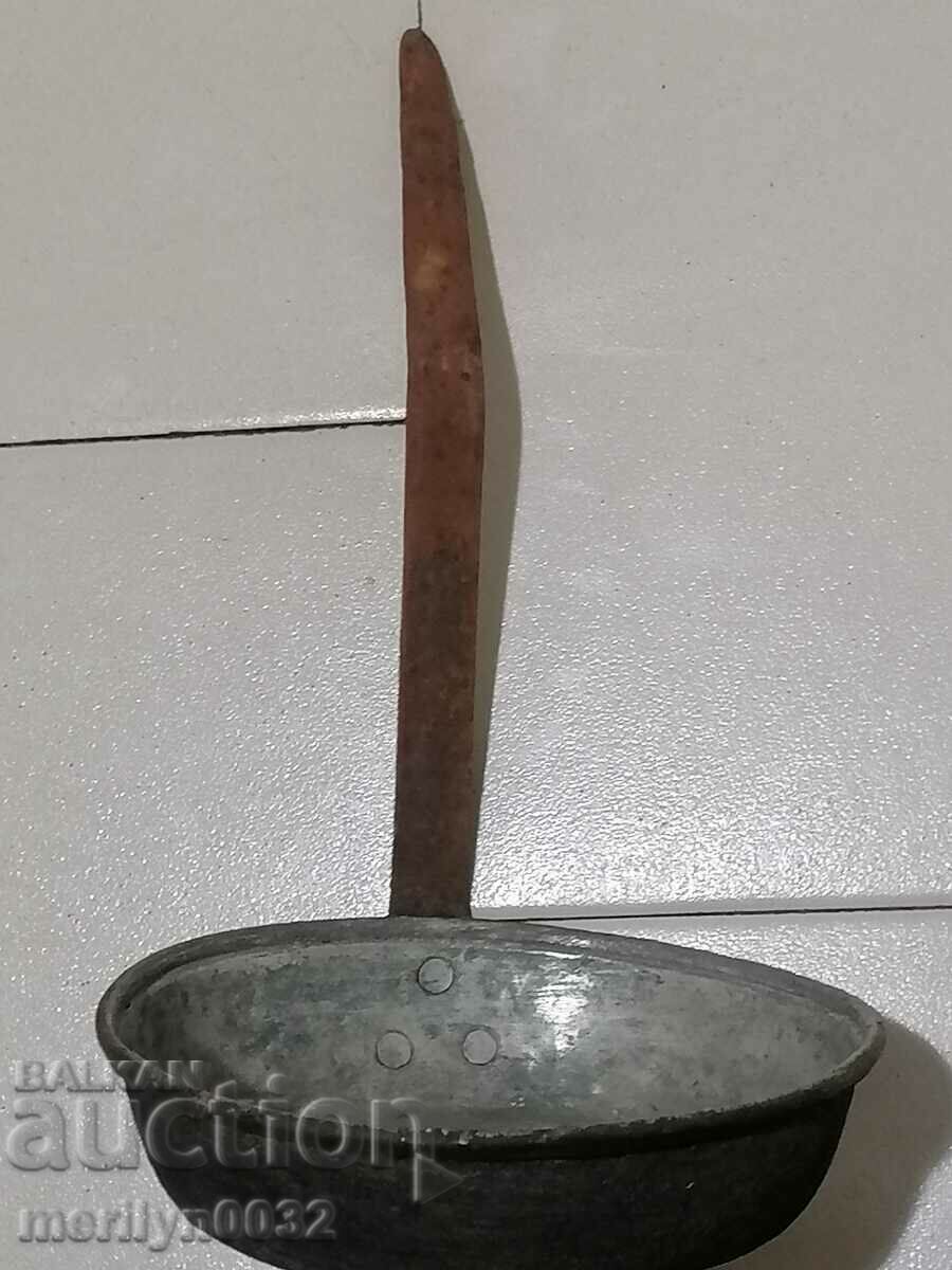 An old copper pan, a baker, a tray, a copper pot - 5 An old copper pan, a baker, a tray, a copper pot - 5