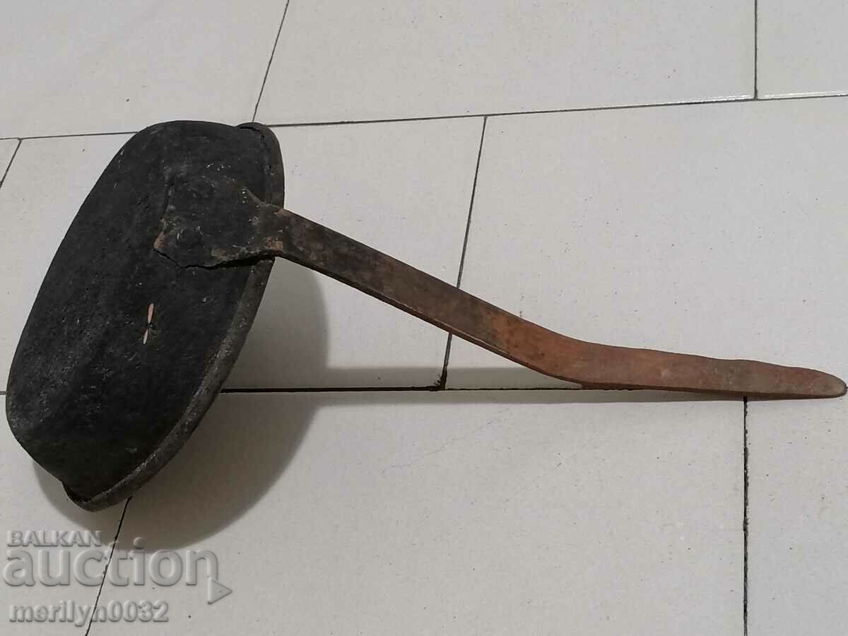 An old copper pan, a baker, a tray, a copper pot - 6 An old copper pan, a baker, a tray, a copper pot - 6