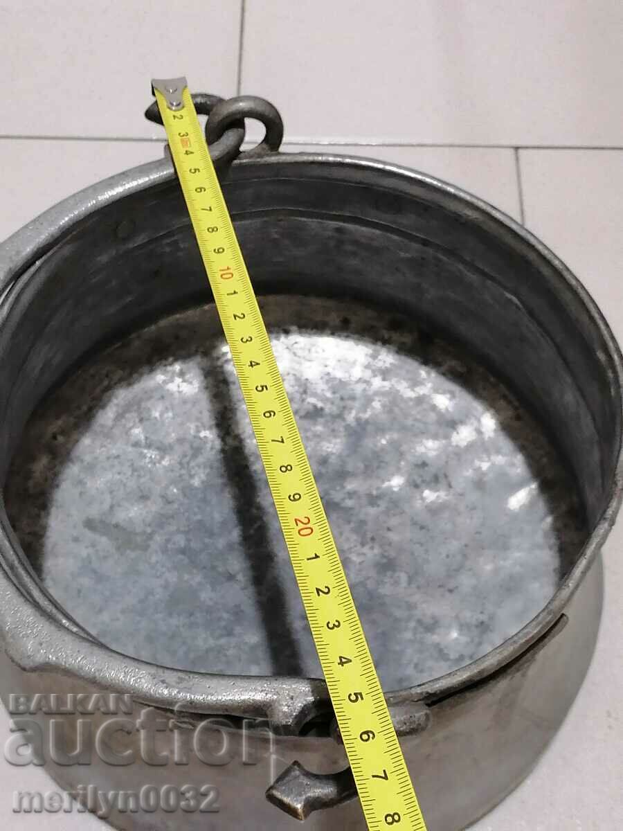 An old bacon, a baker, a pot, a boiler, a copper pot - 5