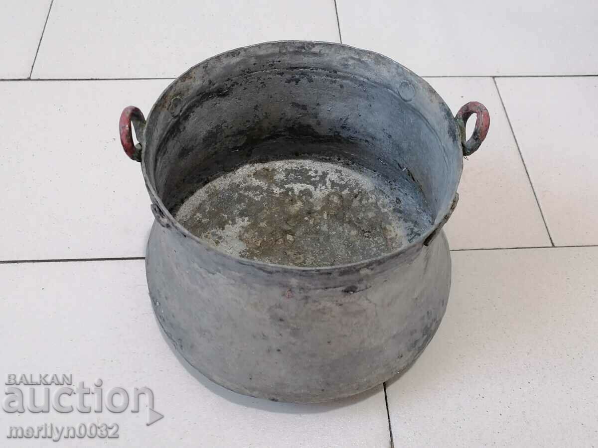 Auction An old bacon, a baker, a pot, a boiler, a copper pot Auction An old bacon, a baker, a pot, a boiler, a copper pot