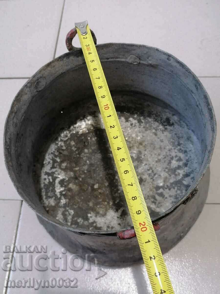 An old bacon, a baker, a pot, a boiler, a copper pot - 6 An old bacon, a baker, a pot, a boiler, a copper pot - 6