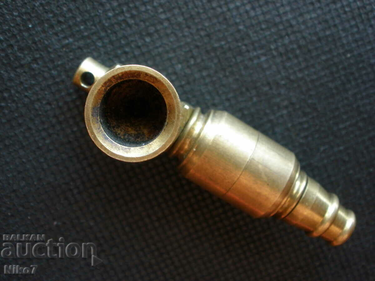 Δημοπρασία Ένας ενδιαφέρον χάλκινος σωλήνας.