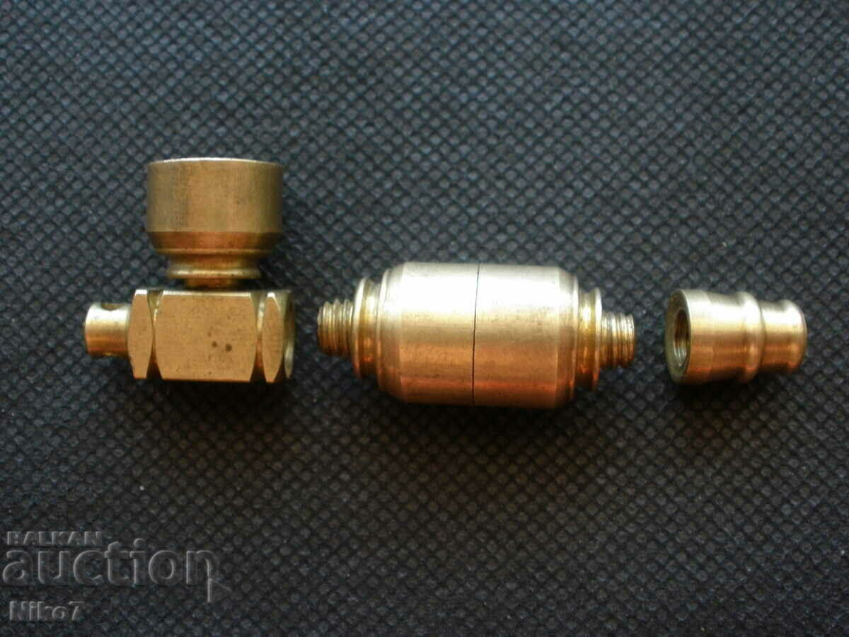 Παράδοση Ένας ενδιαφέρον χάλκινος σωλήνας.