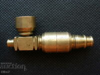 O țeavă de bronz interesantă.