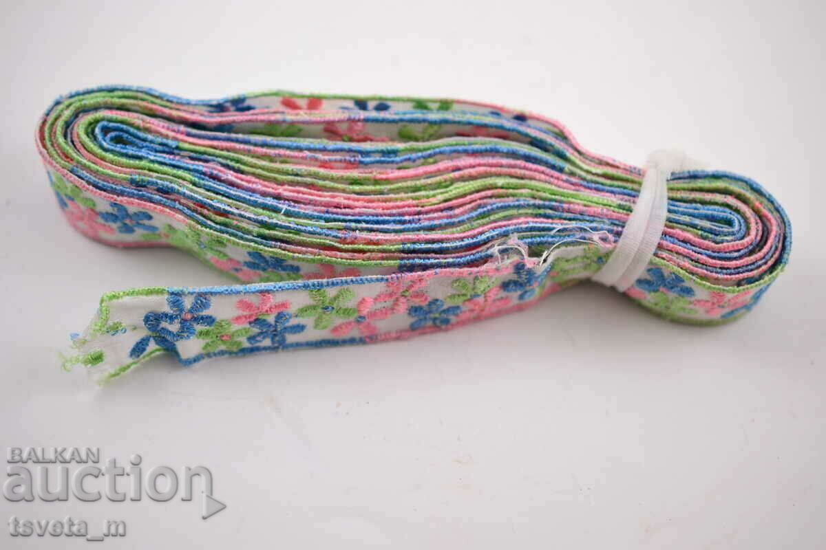 Ribbons, embroideries, gallon - social with price 5.00 BGN | € 2.56 Ribbons, embroideries, gallon - social with price 5.00 BGN | € 2.56
