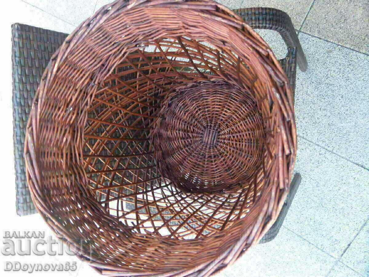 Δημοπρασία Ένα μεγάλο ψάθινο καλάθι Δημοπρασία Ένα μεγάλο ψάθινο καλάθι