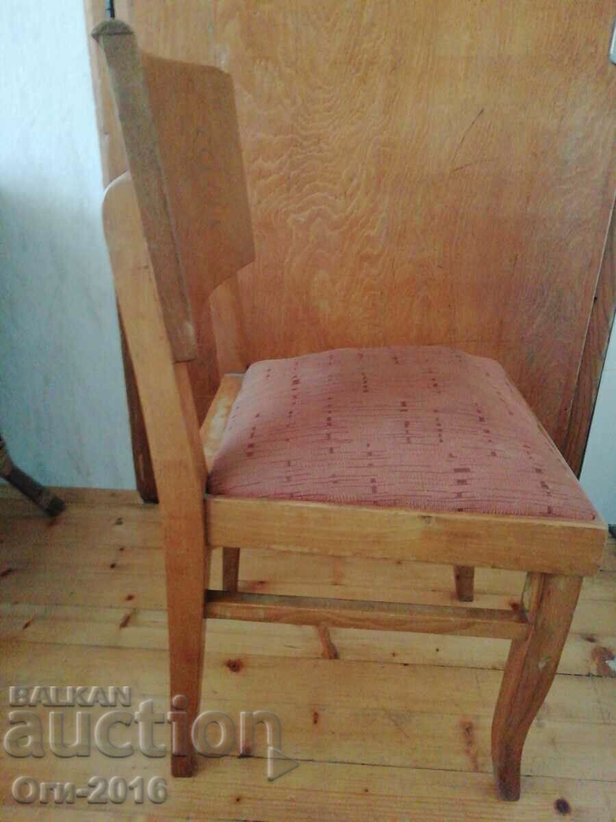 Auction Retro, solid wooden chairs Auction Retro, solid wooden chairs