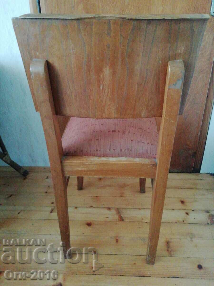 Delivery of Retro, solid wooden chairs Delivery of Retro, solid wooden chairs