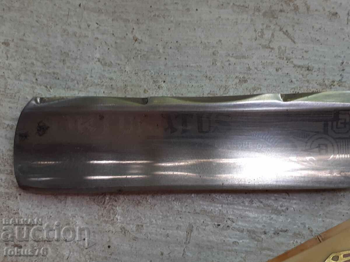 Delivery of A beautiful French razor with an ivory handle