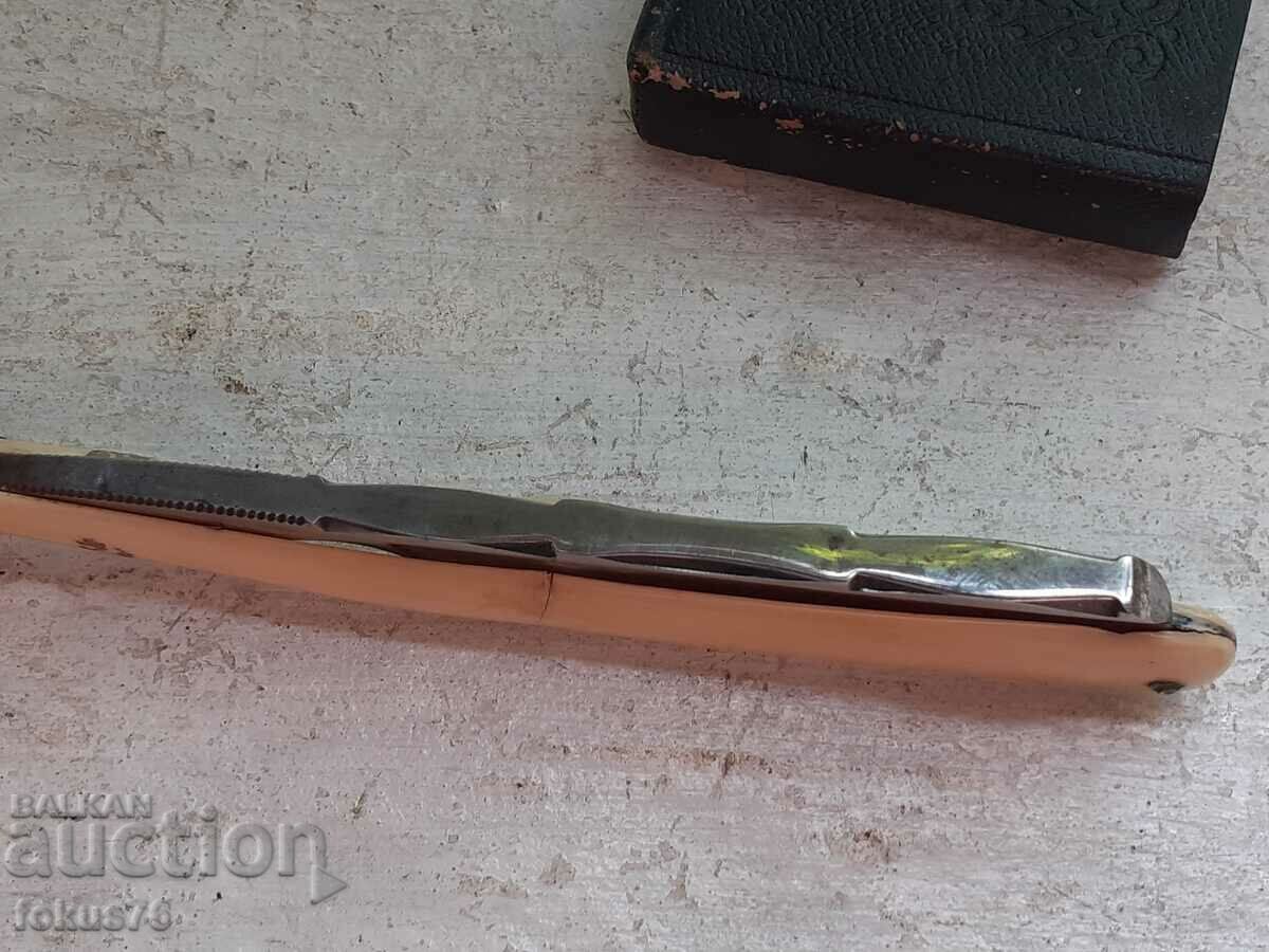 A beautiful French razor with an ivory handle - 7