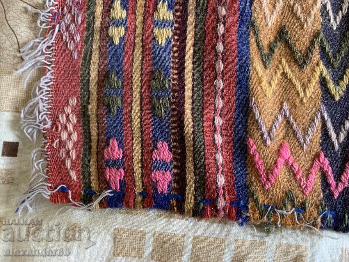 Costum pentru copii din lana veche cu preț € 20.00 | 39.12 BGN Costum pentru copii din lana veche cu preț € 20.00 | 39.12 BGN