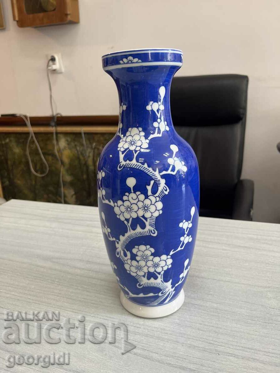 Китайска порцеланова ваза. №4362