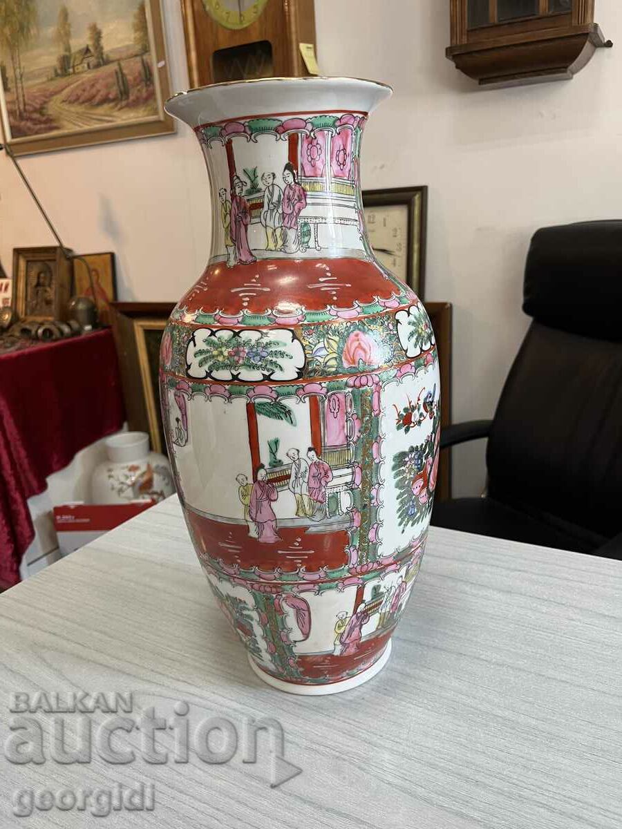 Hand painted Chinese vase. #4367
