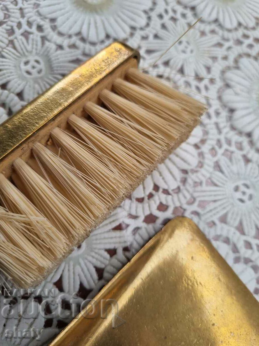 Auction Bronze table set. Brush with paddle Auction Bronze table set. Brush with paddle