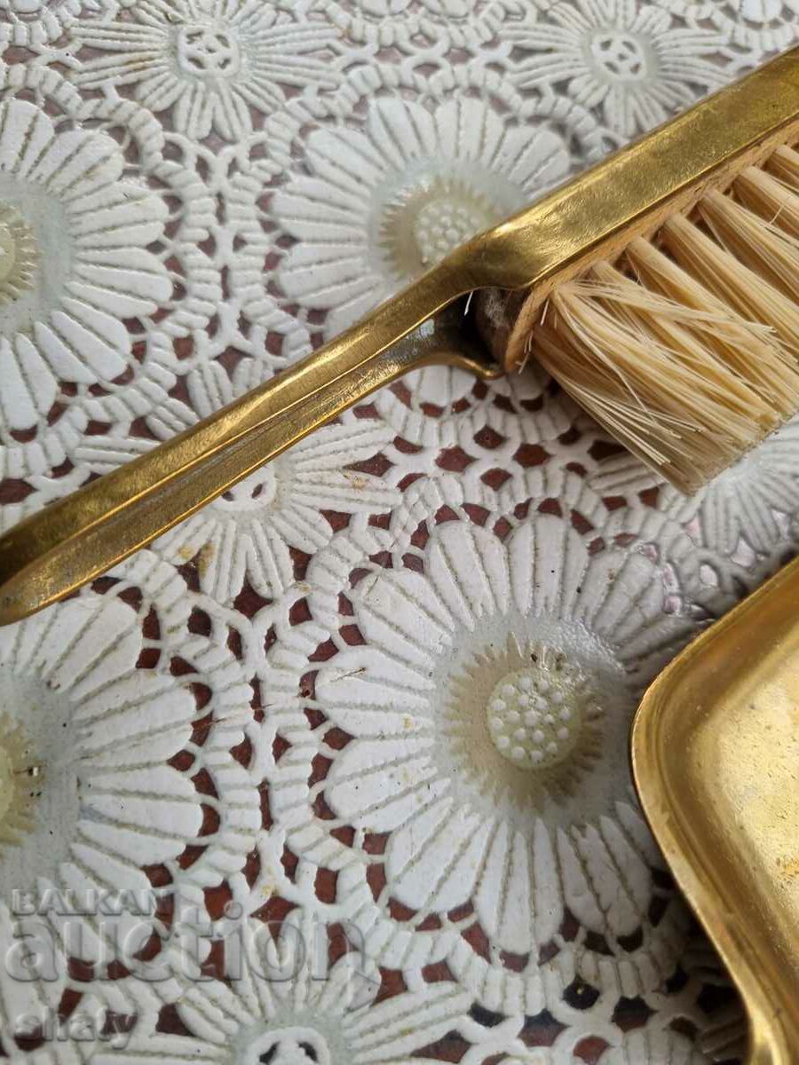 Delivery of Bronze table set. Brush with paddle Delivery of Bronze table set. Brush with paddle