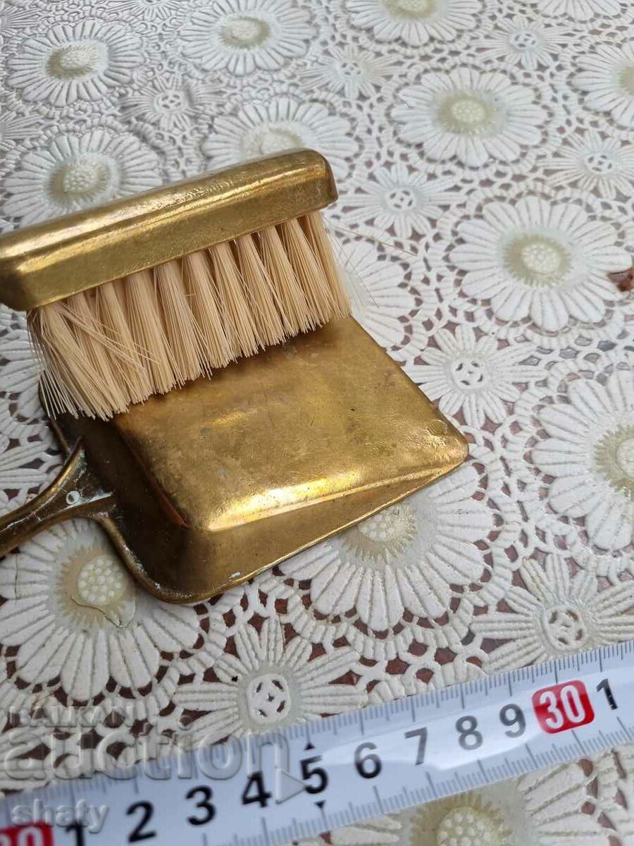 Bronze table set. Brush with paddle - 6 Bronze table set. Brush with paddle - 6
