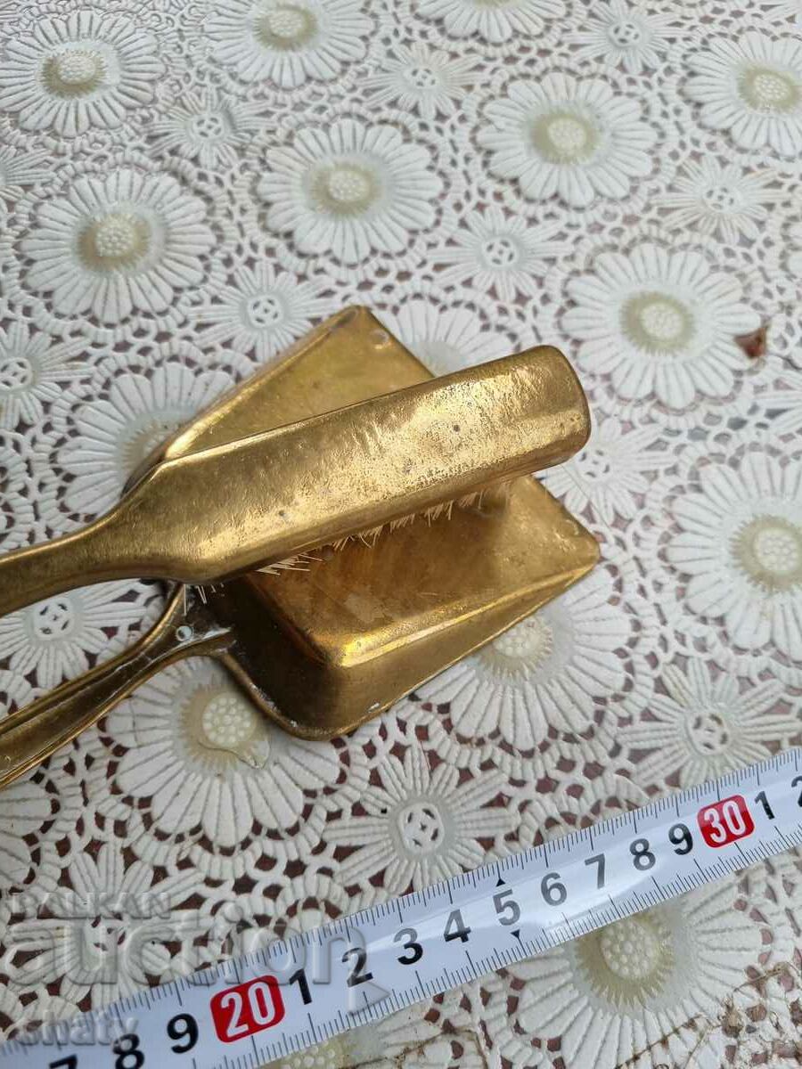 Bronze table set. Brush with paddle - 7 Bronze table set. Brush with paddle - 7