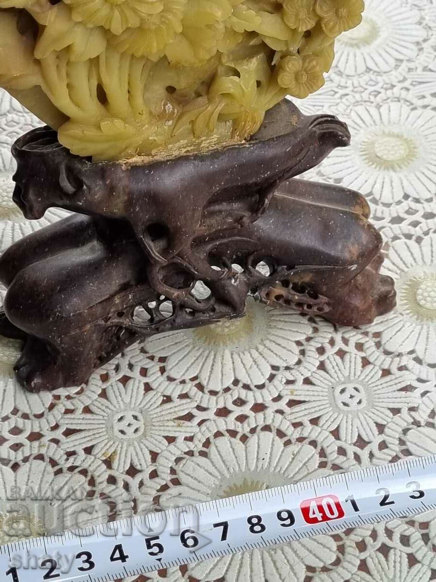 Δημοπρασία Μια πέτρινη φιγούρα. Νεφρίτης. Δημοπρασία Μια πέτρινη φιγούρα. Νεφρίτης.