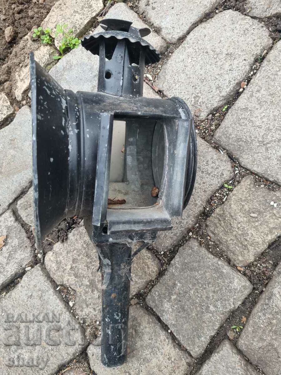 Auction An old carriage or wheel lamp. Lantern Auction An old carriage or wheel lamp. Lantern