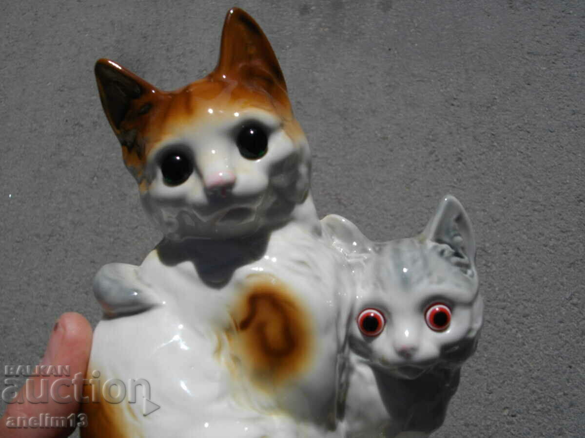 Auction OLD GDR PORCELAIN CATS Auction OLD GDR PORCELAIN CATS