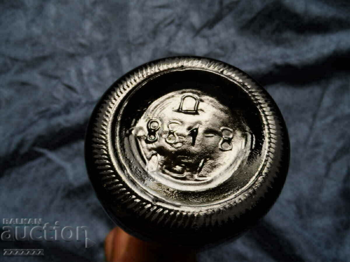 Delivery of old glass bottle (empty) of beer PIRINA BEER 12% Delivery of old glass bottle (empty) of beer PIRINA BEER 12%