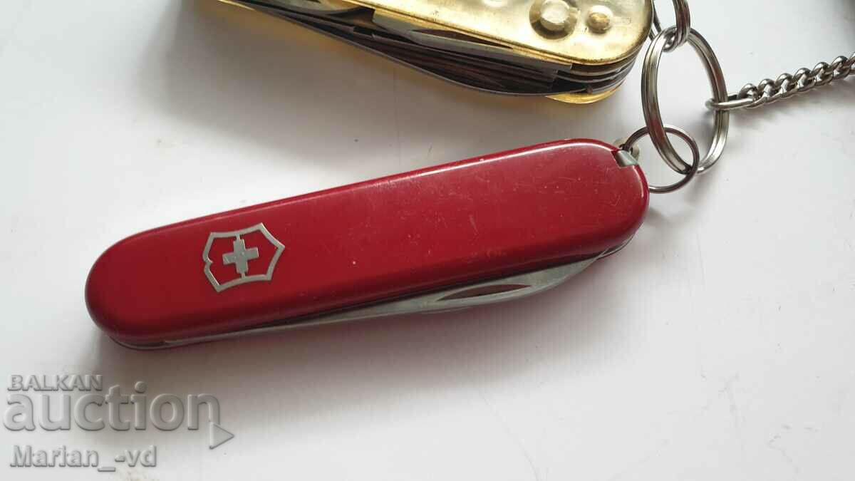Auction Two VICTORINOX pocket legs Auction Two VICTORINOX pocket legs