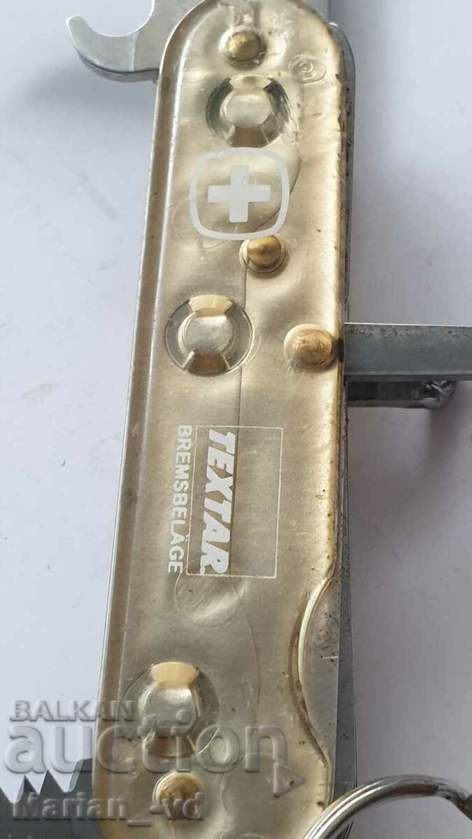 Two VICTORINOX pocket legs - 6 Two VICTORINOX pocket legs - 6