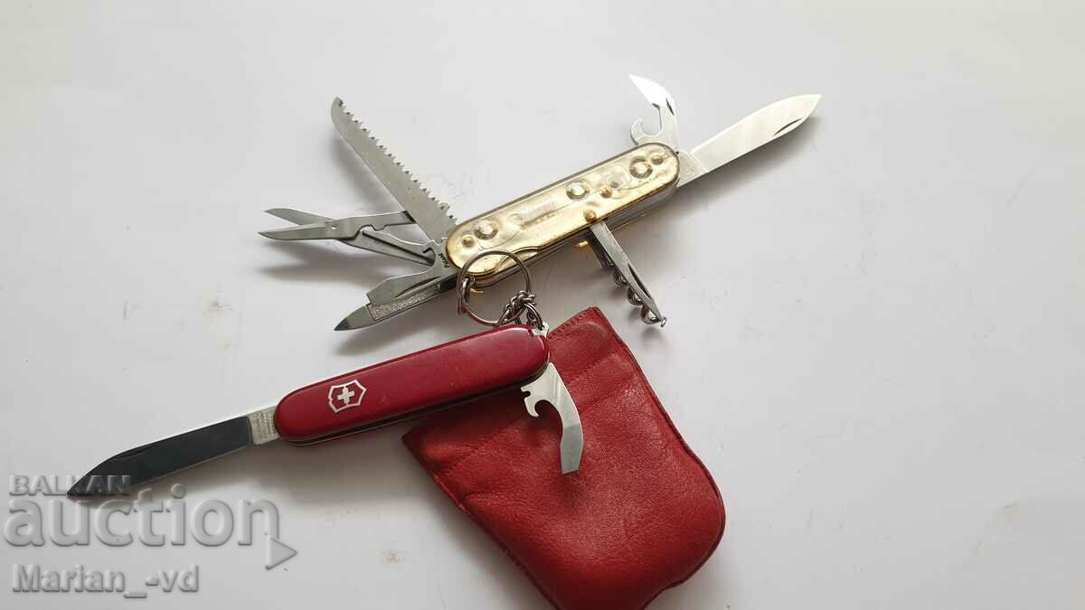 Two VICTORINOX pocket legs - 7 Two VICTORINOX pocket legs - 7