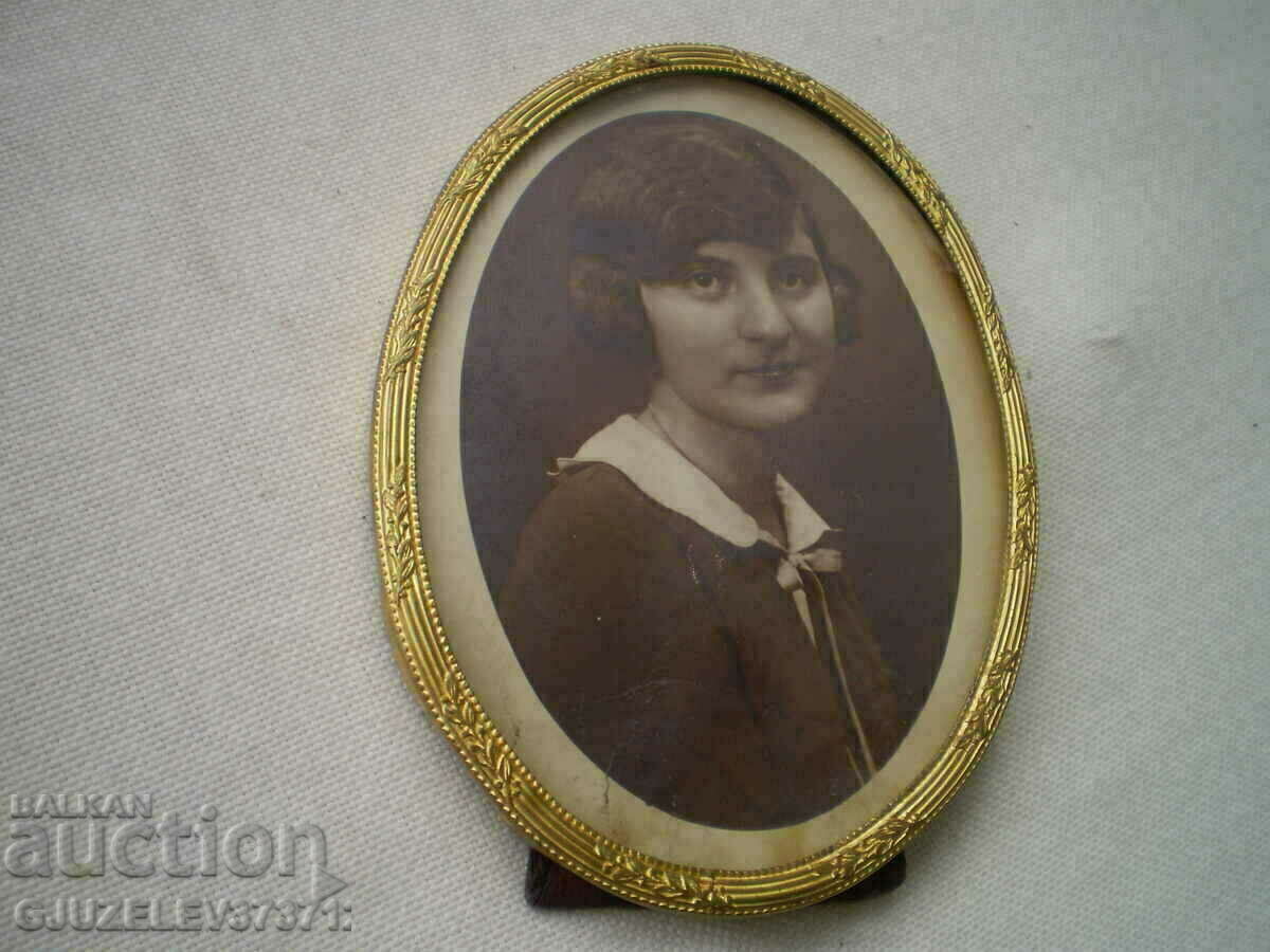 19th century oval tabletop bronze picture frame with price 79.00 BGN | € 40.39 19th century oval tabletop bronze picture frame with price 79.00 BGN | € 40.39