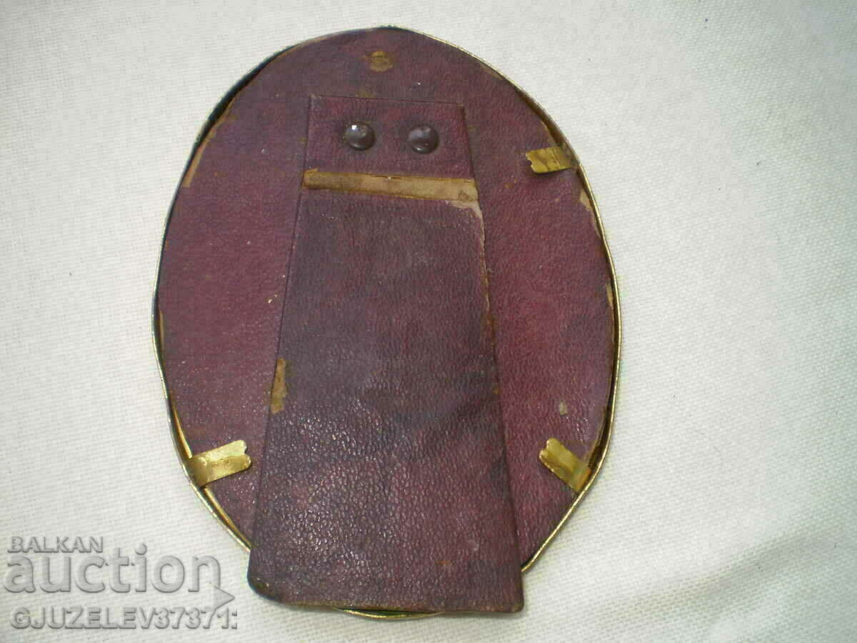 Auction 19th century oval tabletop bronze picture frame Auction 19th century oval tabletop bronze picture frame