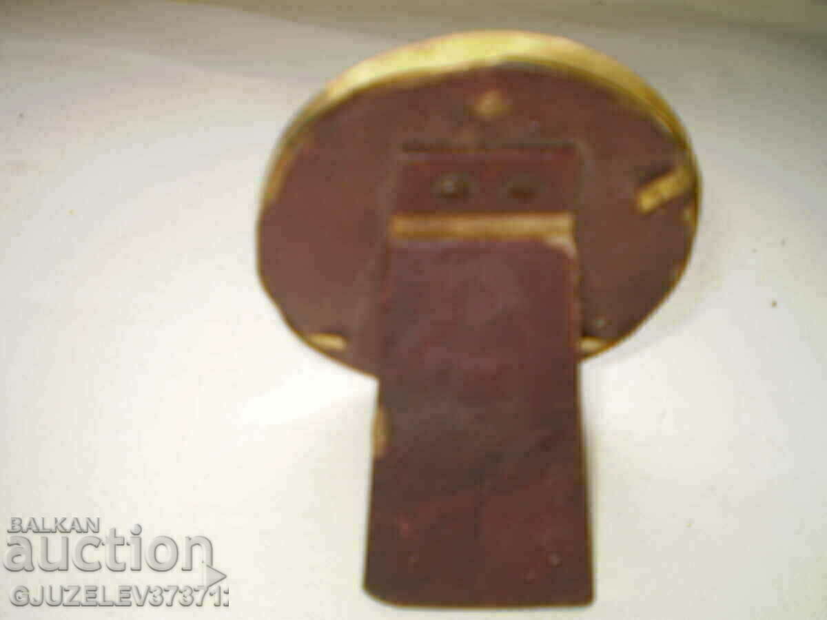 19th century oval tabletop bronze picture frame - 5 19th century oval tabletop bronze picture frame - 5