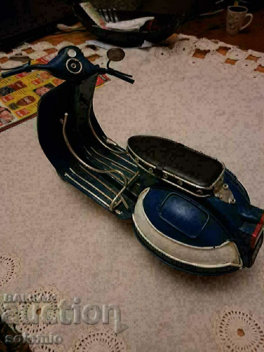 Licitație Model metalic al unei motociclete de epocă