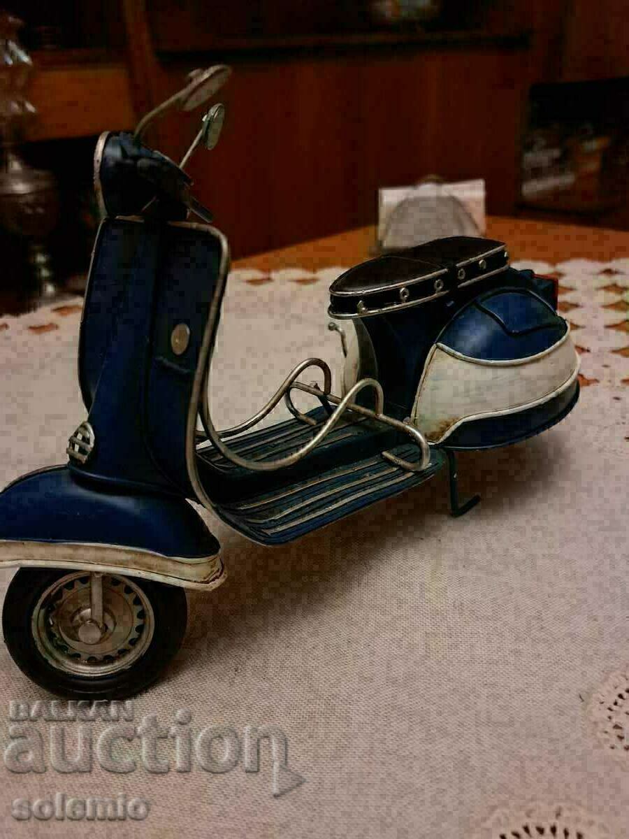 Livrarea Model metalic al unei motociclete de epocă